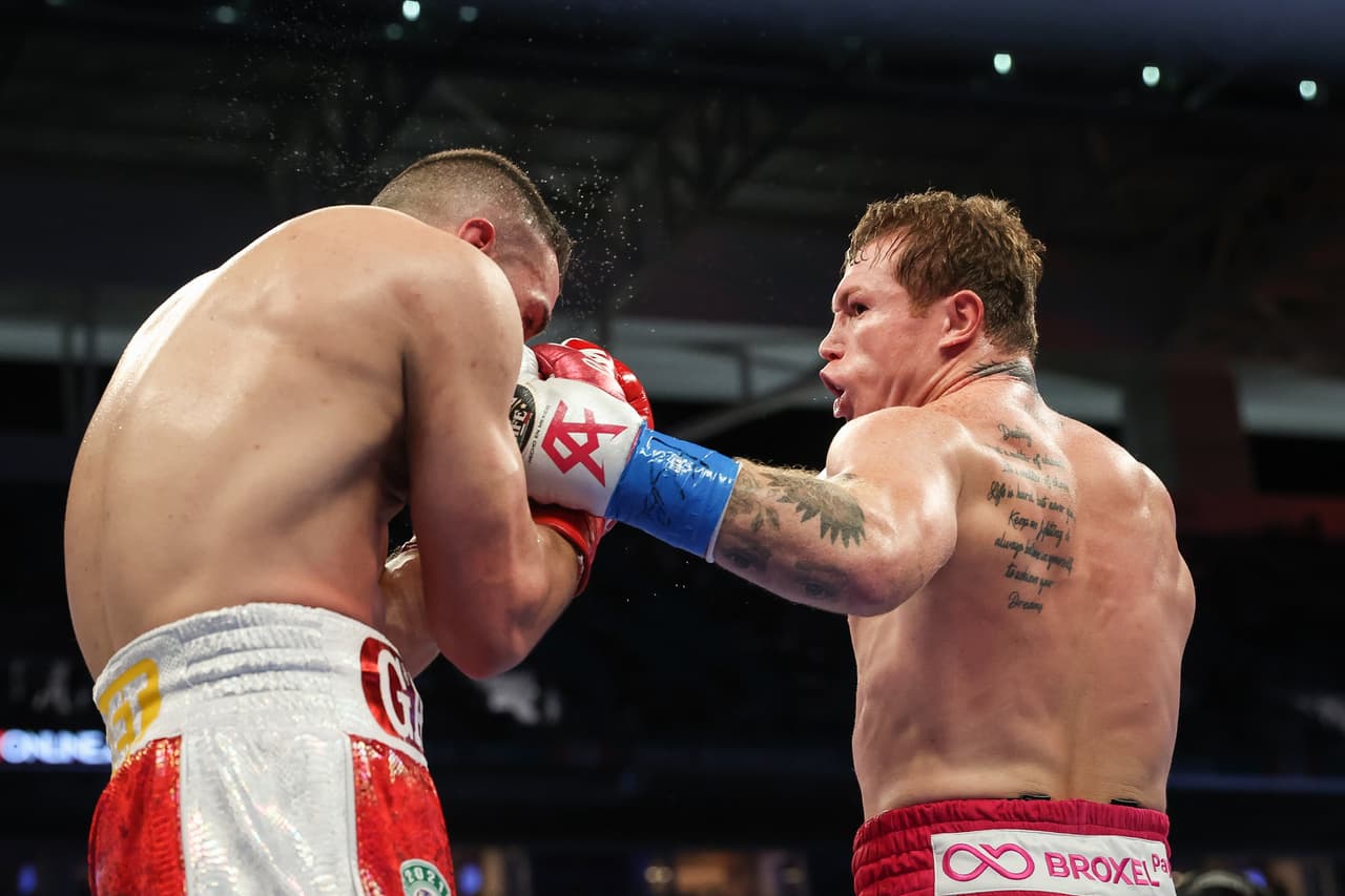 Los primeros episodios, el mexicano castigaba ligeramente a Yildirim. Canelo mandó a la lona al turco en el tercer asalto con un tremendo jab de derecha. Yildirim se levantó, pero ya no salió al cuarto asalto. Fue así como Canelo retuvo los cetros de peso supermediano del CMB y AMB.