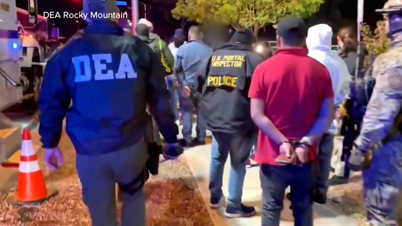 Juez federal exime a Colorado de asumir labores migratorias del gobierno