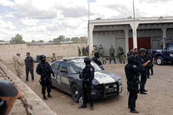 Según cifras de la estatal Comisión Nacional de Derechos Humanos, en un plazo de seis meses en 2010 fueron secuestrados unos 10 mil indocumentados, en su mayoría centroamericanos que buscaban llegar a Estados Unidos.