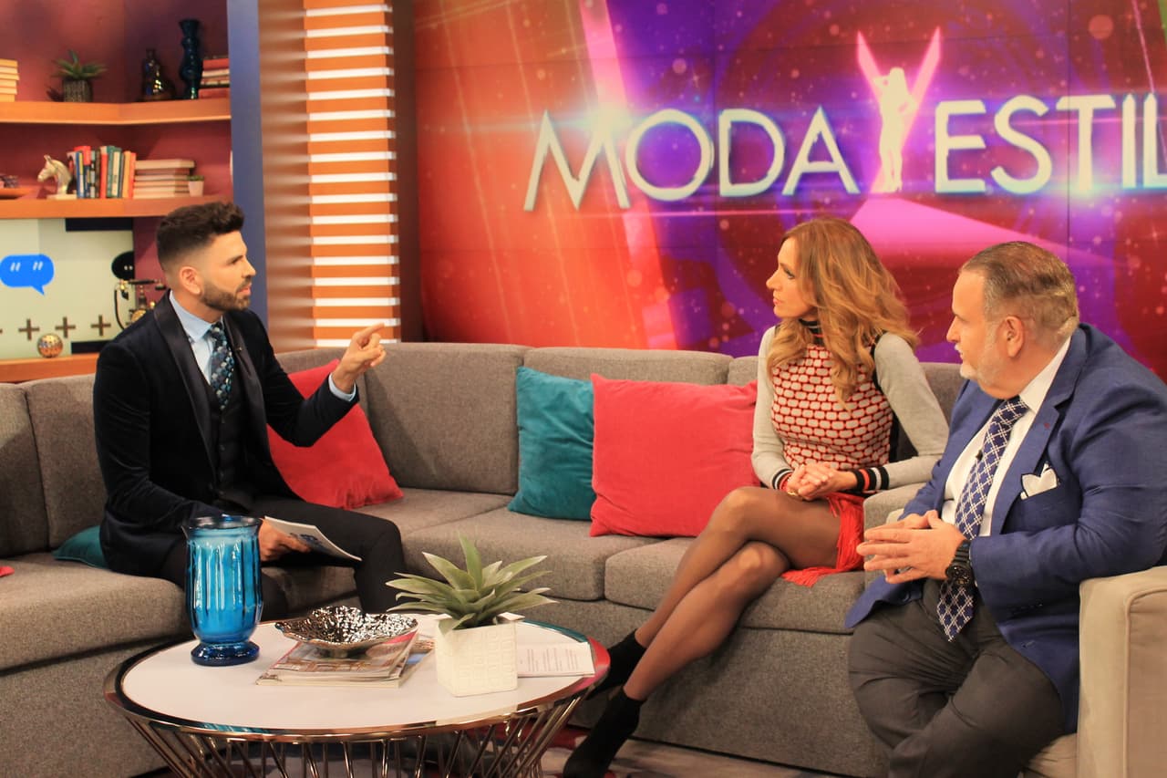 Raúl y Lili lo escucharon cuidadosamente para no equivocarse a la hora de elegir la ropa que usarán en la próxima edición de Premio Lo Nuestro.