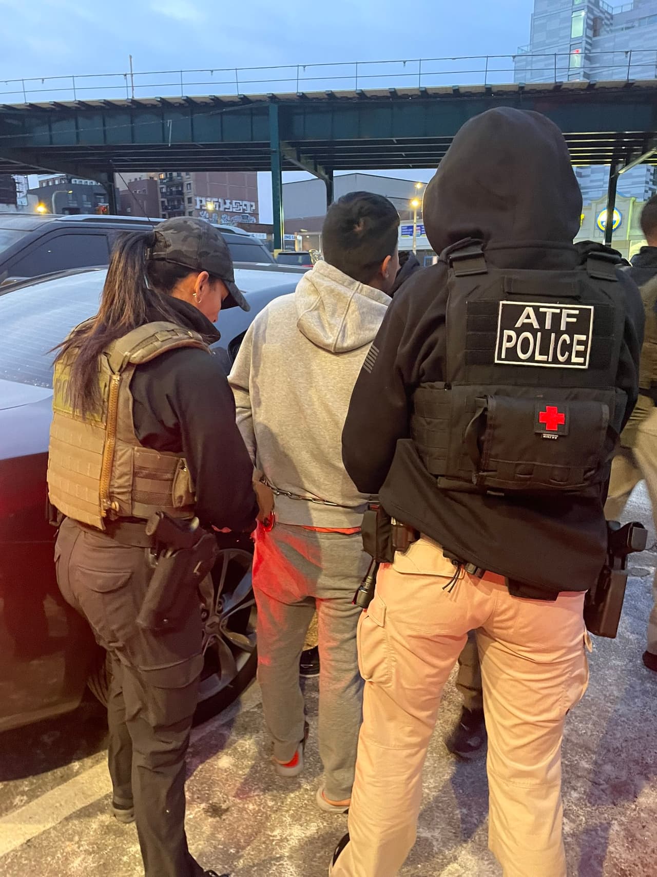 Este operativo forma parte de las acciones que están realizando las Agencias federales en distitntos estados del País, donde se ha reportado un promedio de 1,000 arrestos por día en los últimos tres días.