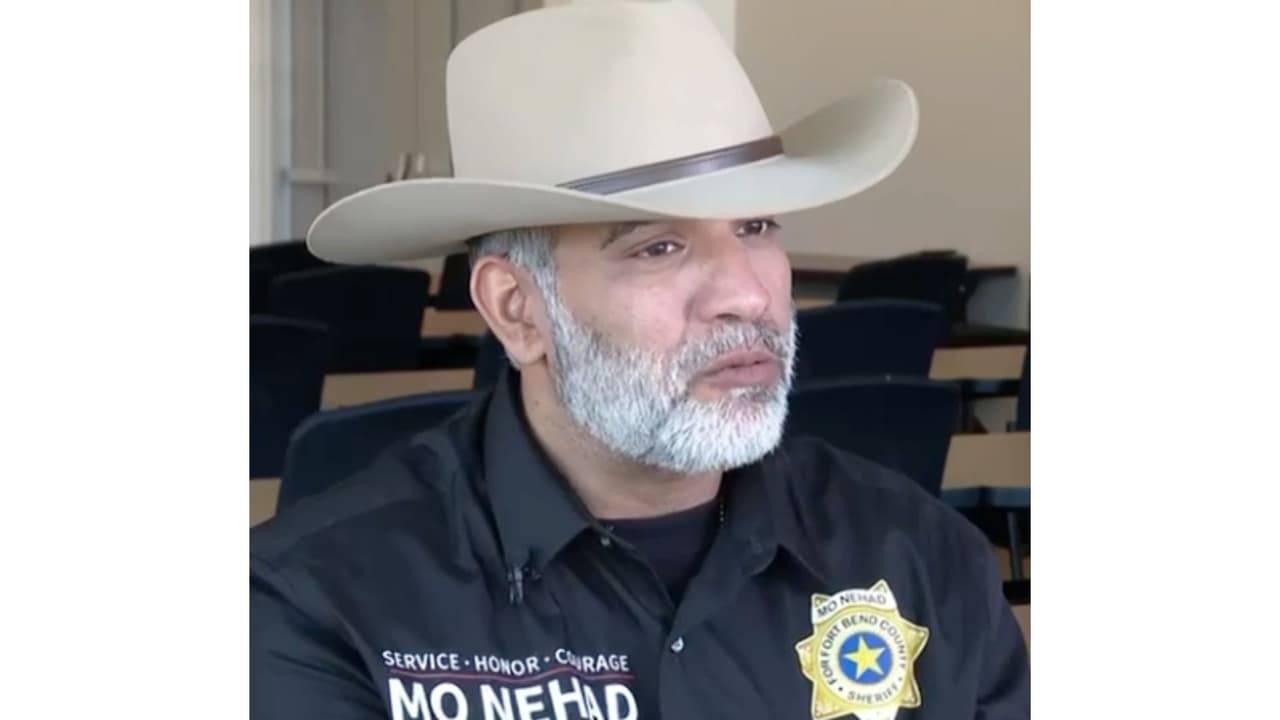 <h2 class="cms-H2-H2"></h2>
<h3 class="cms-H3-H3">Mo Nehad</h3>
<br>
<h3 class="cms-H3-H3">Precandidato Republicano</h3>
<br>
<br>
<h3 class="cms-H3-H3">¿Cuál es su motivación para ser Alguacil de Fort Bend?</h3>
<br>
<br>"Cuando vi que en la elección pasada no ganó el candidato más calificado, ni con las credenciales adecuadas: eso me motivó a participar en esta contienda. Me siento muy agradecido con Texas, el condado Fort Bend y Estados Unidos, más ahora que tengo esta oportunidad en el condado, en esta contienda tengo oportunidades igual que los demás para hacer todo lo mejor que puedo".
<br>
<br>
<h3 class="cms-H3-H3">¿Qué tan importante es para usted la diversidad en los agentes que están en contacto con la comunidad?</h3>
<br>
<br>"Es importante entender la dinámica en el condado Fort Bend. Tenemos 900 mil personas, de estas 300 mil han nacido y crecido aquí.
<br>Mucha más gente sigue llegando".
<br>
<br>
<h3 class="cms-H3-H3">¿Cuál es su objetivo principal en la lucha contra el crimen?</h3>
<br>
<br>"La responsabilidad principal del alguacil es preservar la paz y justicia. Hacer también lo justo en la cárcel, donde se tienen recursos humanos que no están siendo utilizados como deberían. En vez de que agentes que trabajan en cómo carceleros deben estar patrullando y eso será un enfoque si ganamos".