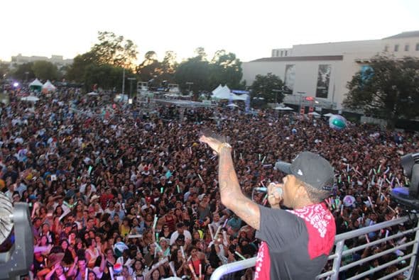 Kid Ink performed high above the crowd from the Coors Light stage! See exclusive pics of his high energy performance!