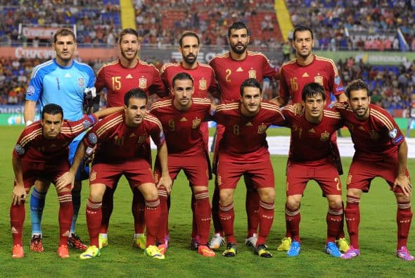 España se enfrenta a Eslovaquia a domicilio en duelo por el liderato del Grupo C de las eliminatorias hacia la Eurocopa 2016 que comenzará la actividad de la Fecha FIFA el jueves.