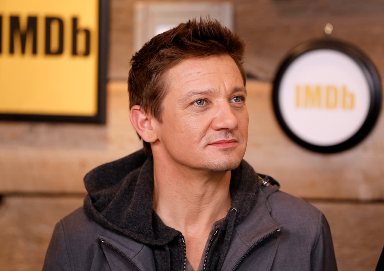 Jeremy Renner presentó su cinta 'Wind River'.