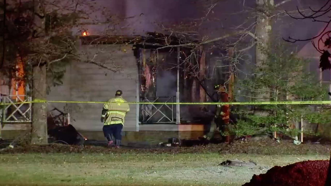 Incendio consume una casa y deja al menos tres heridos en Zebulon