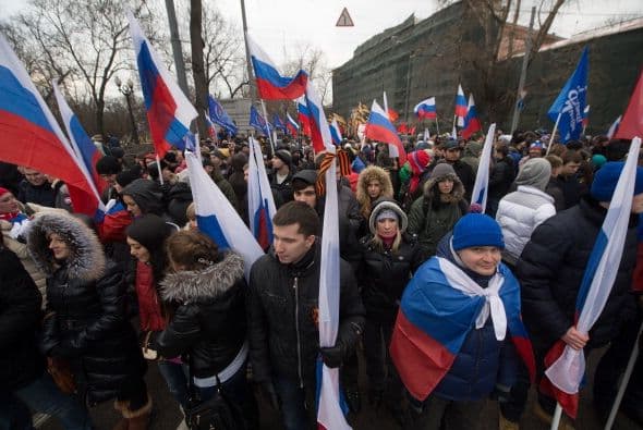 La causa es que Rusia tiene una base naval en Crimea que se considera geopolíticamente clave.