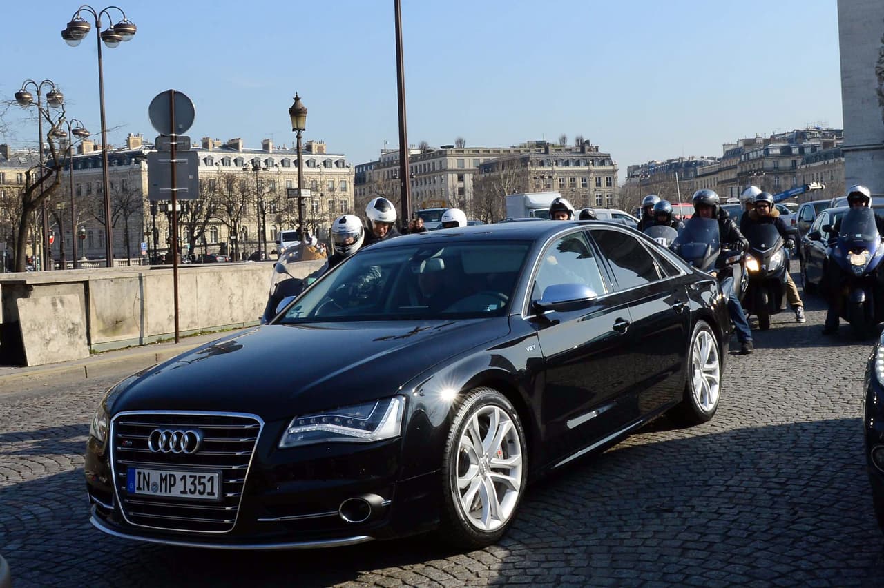 David Beckham manejó este poderoso Audi S8 por las calles de París cuando fue reclutado por la escuadra Paris Saint-Germain en 2013, su último equipo profesional antes de su retiro al final de ese año.
