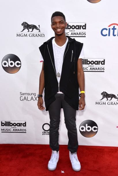 Kingsley Mira aquí lo último en chismes.