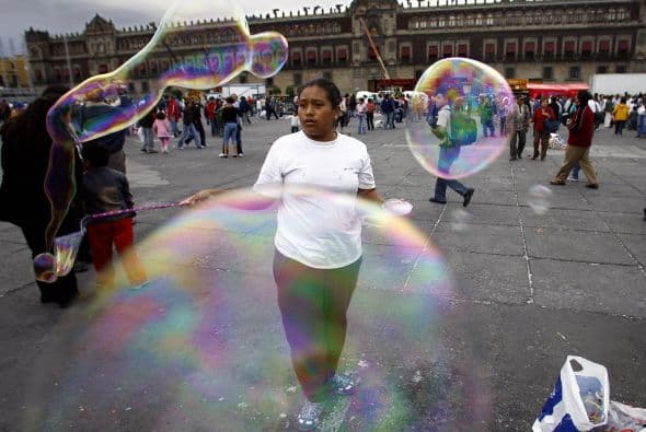 De este total, poco más de 57.4 millones (51.2 por ciento) son mujeres y 54.8 millones hombres, lo que significa que hay 95.5 hombres por cada 100 mujeres, según los resultados.