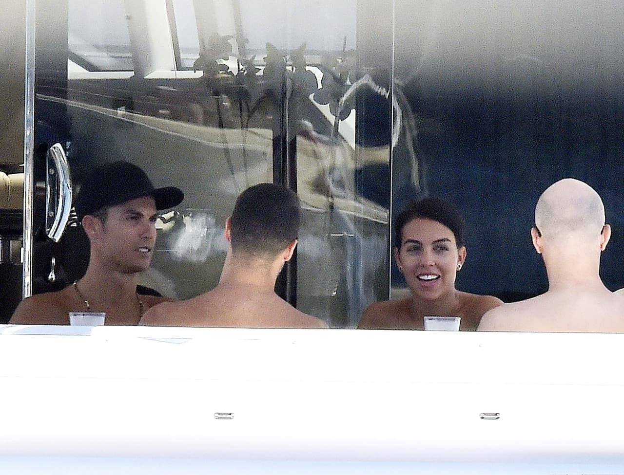 Disfrutaron tiempo con amigos, quienes los acompañaban en la travesía.
<br>