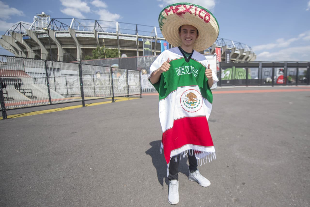 La Selección de México se despide de su afición en el Estadio Azteca antes de emprender el largo viaje a Rusia para disputar la Copa Mundial 2018. El rival es Escocia.