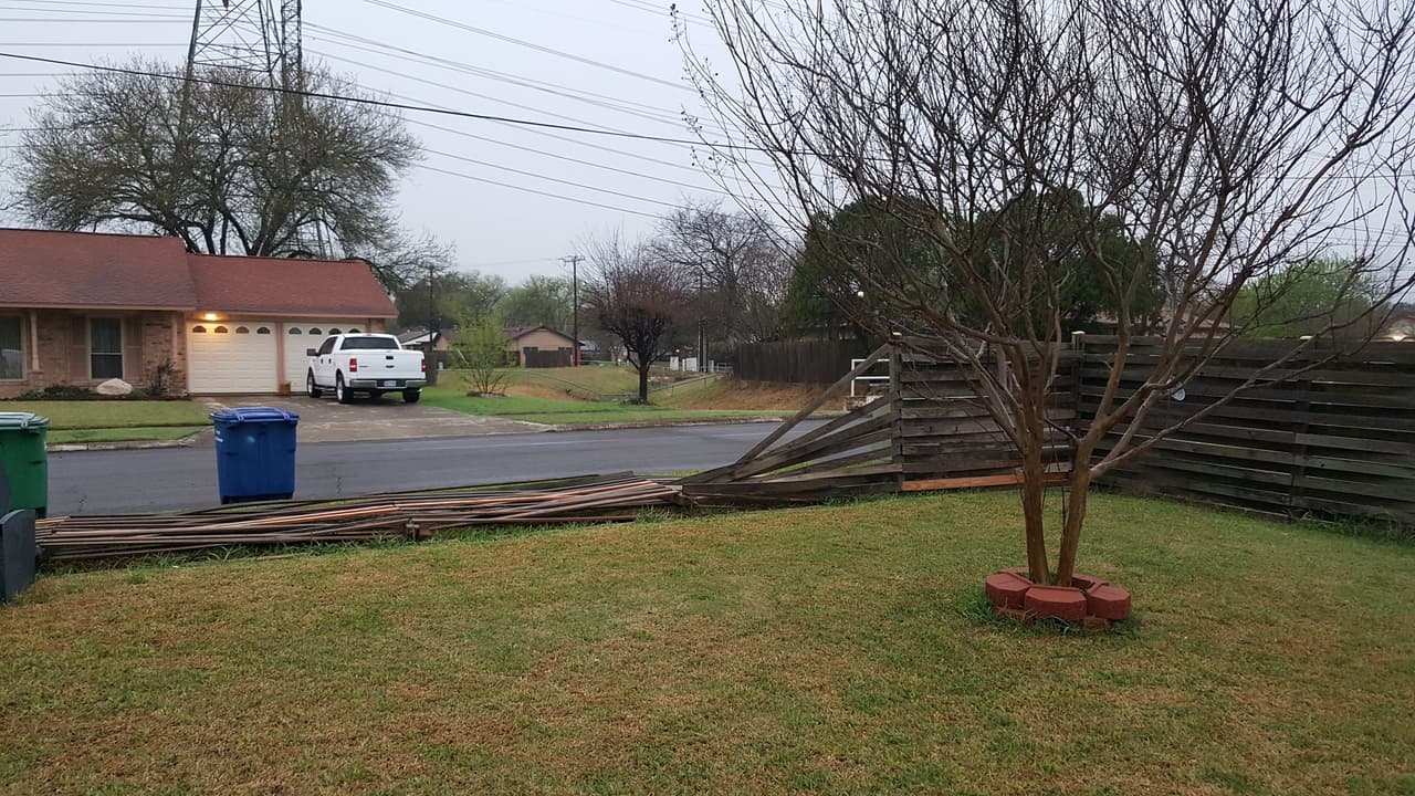 Usuarios de redes sociales compartieron imágenes de los daños provocados por las tormentas severas y tornados que afectaron en centro de Texas.