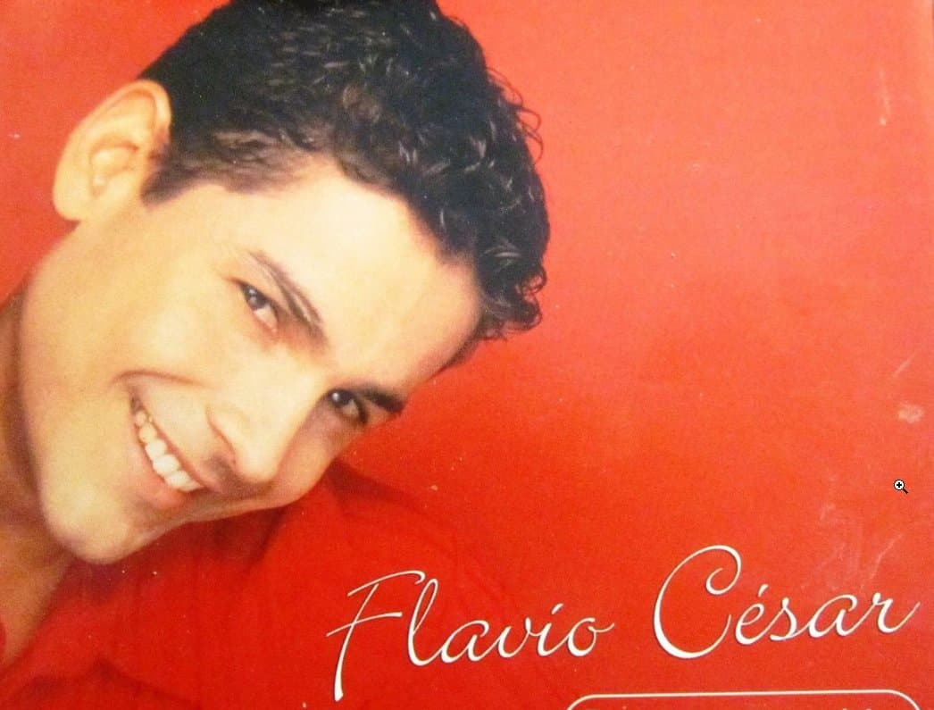 Se dice que muchos productores de televisión se han acercado a él para ofrecerle regresar a las telenovelas, a lo que él se ha negado rotundamente. 
<b><a href="https://www.univision.com/programas/novelas/flavio-cesar-celebra-su-cumpleanos-numero-45-dedicado-a-dios-y-alejado-de-las-telenovelas-fotos">Flavio César</a></b> dijo en una entrevista para el programa 'Palabras de vida' que se alegra de haber llegado "a los pies de Cristo" porque la vida del espectáculo le dejaba "un gran vacío", así que decidió alejarse de "los placeres de la carne y la lascivia", para dedicarse a sus actividades religiosas.