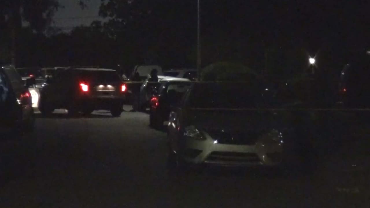 También disparó contra una joven, de 23 años, hija de su expareja a quien hirió en el brazo. La chica fue trasladada en una ambulancia a un hospital.