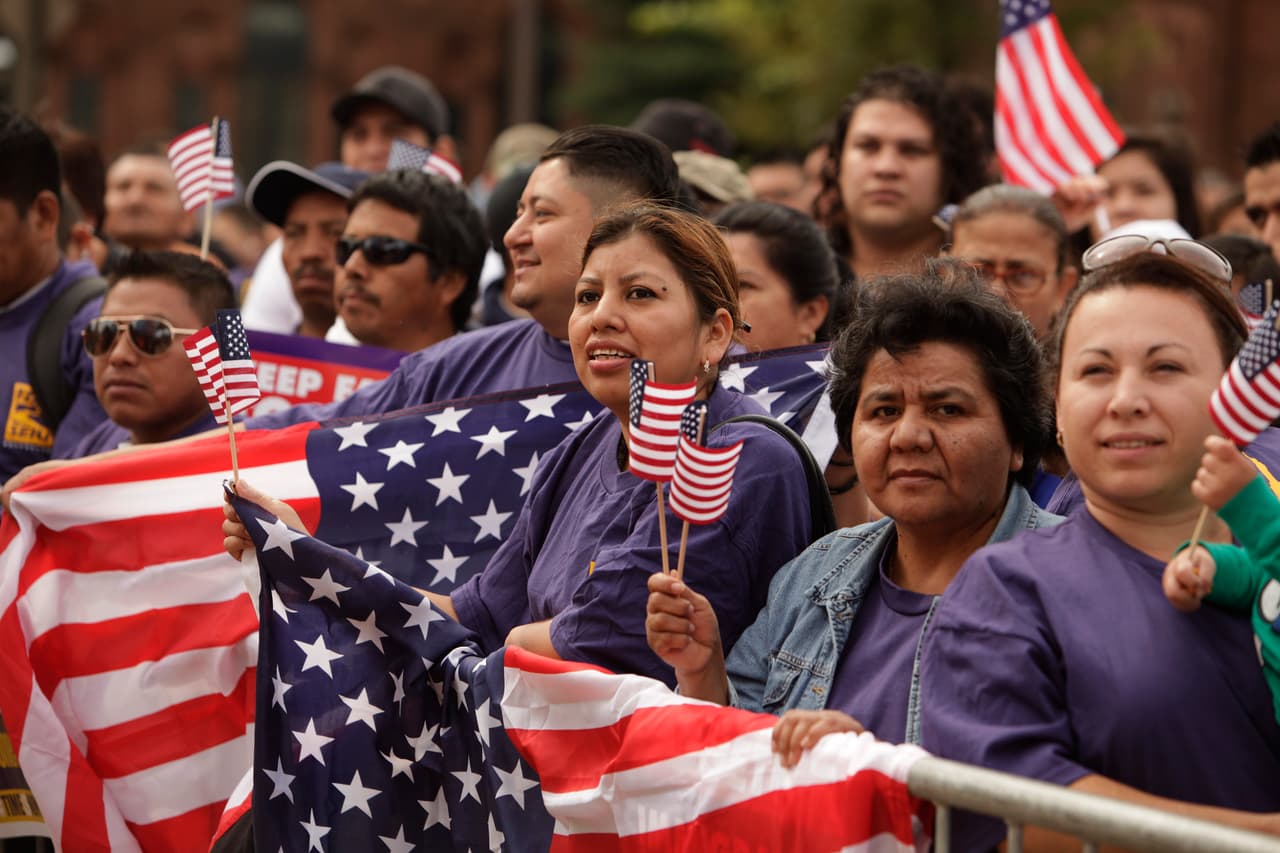 Cuatro fraudes comunes en inmigración con los que hay que tener cuidado