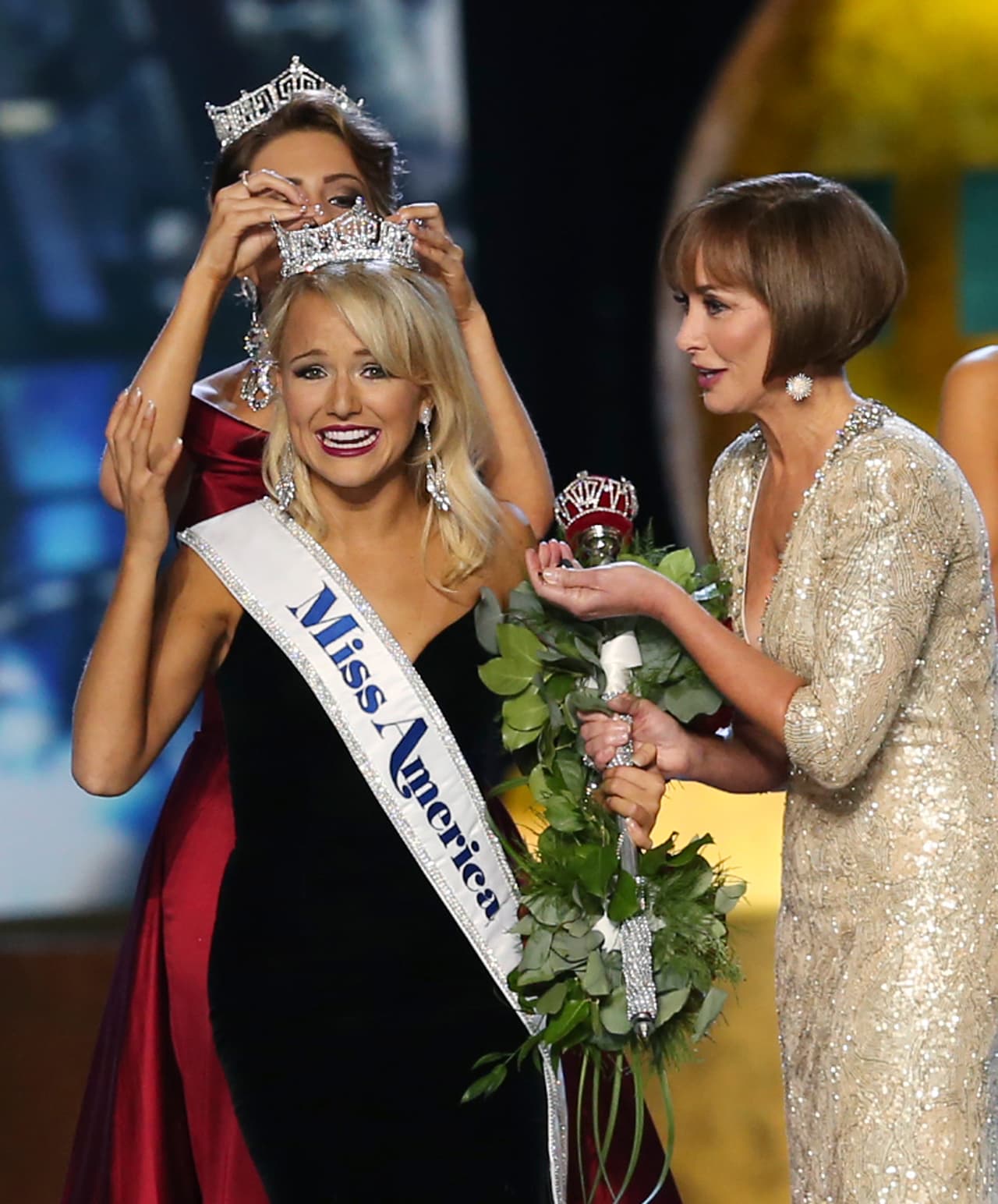Savvy Shields, Miss Arkansas, gana el certamen de belleza Miss América 2017