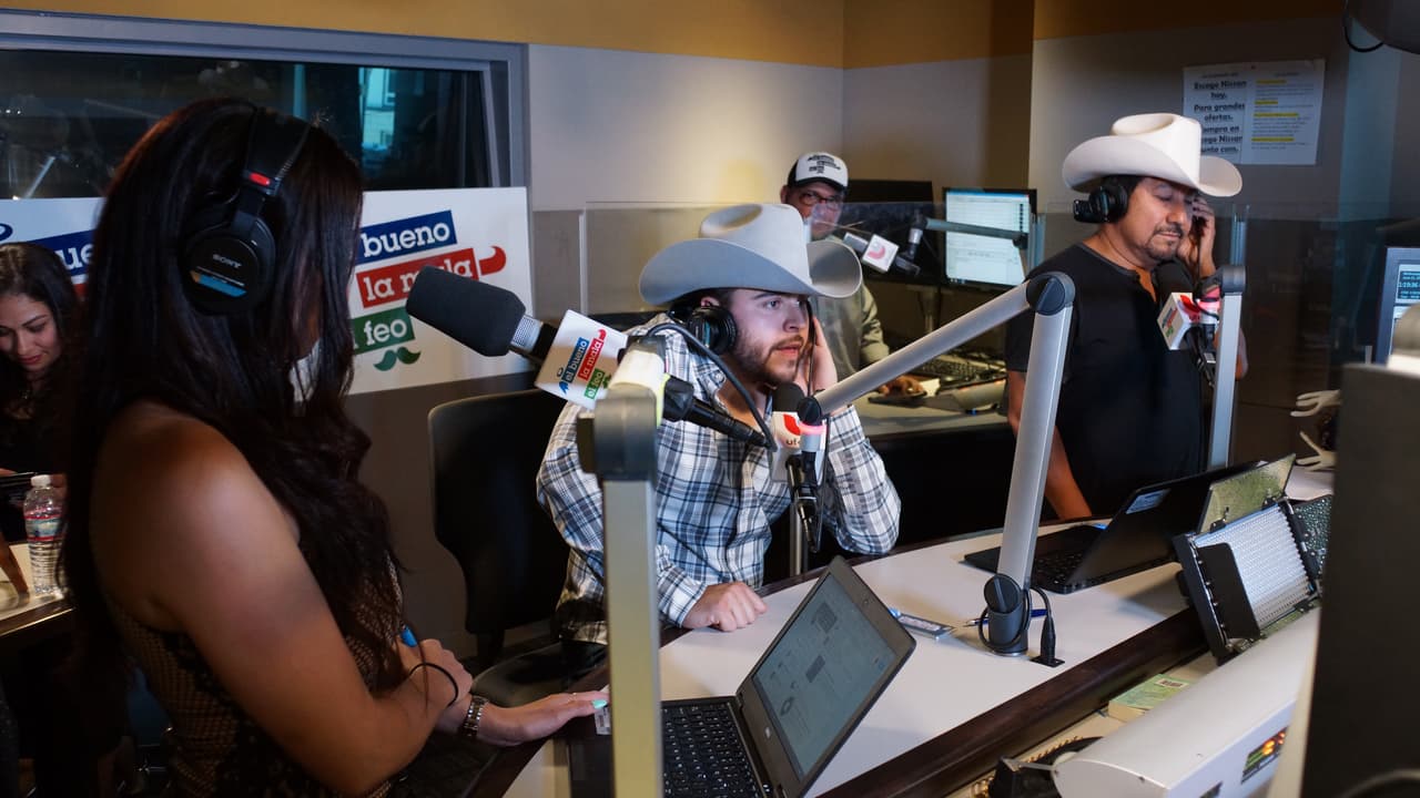 Carla Medrano enamoró a Gerardo Ortiz durante la entrevista del artista con 'El Bueno, La Mala y El Feo'.