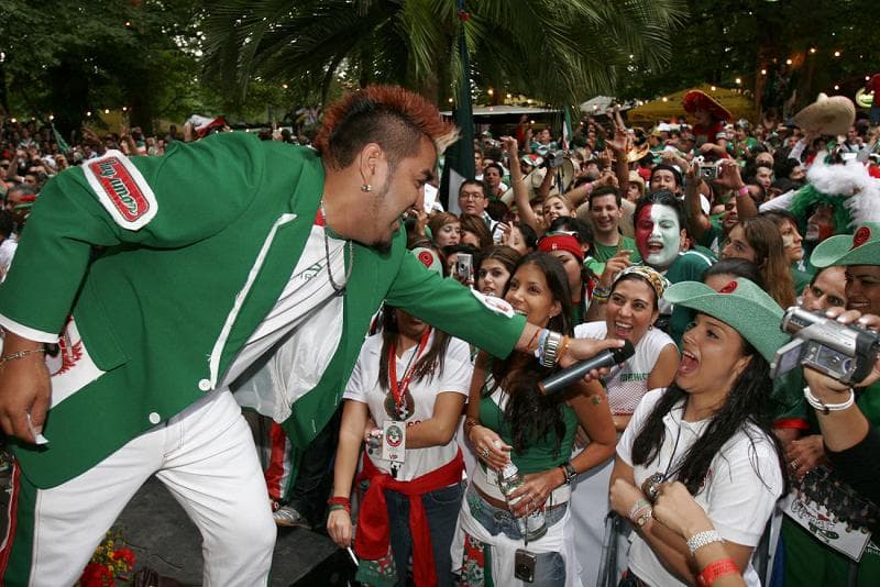 La banda ha estado presente en países tan lejanos como Japón, Corea, Alemania, España, llevando orgullosa el estandarte de la música regional mexicana y principalmente el de la banda sinaloense.