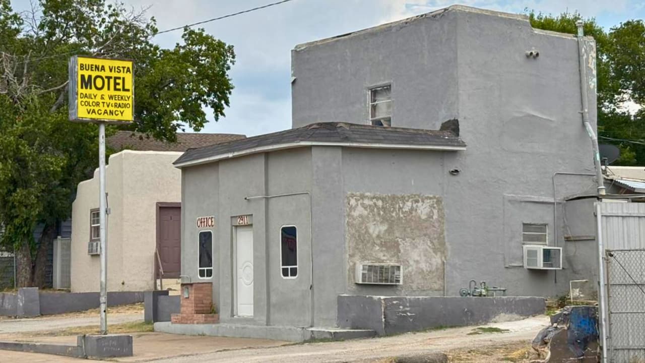 <h3 class="cms-H3-H3">¿Quién fue el atacante? </h3>
<br>Pocas horas después, el grupo fue visto en un negocio cercano. La policía respondió de inmediato, 
<b>detuvo a los acompañantes y arrestó al sospechoso, quien enfrenta ahora un cargo de asesinato y será fichado en la cárcel del condado.</b> Hasta ahora, las autoridades no han revelado la identidad de la víctima ni del sospechoso, ni el posible motivo detrás del crimen.