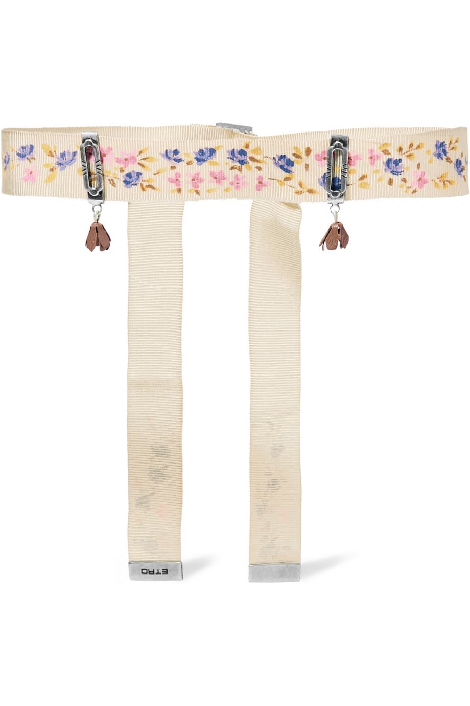 Directo al cuello / Como lo habrás visto en las celebridades asistentes a los festivales, los accesorios se llevan los aplausos en cualquier look. Brazaletes, collares y joyería corporal demuestran que la teoría de menos es más es discutible. Un choker es un punto de partida perfecto para jugar con el resto. (Etro, $429; Bal Harbour Shops, Miami)