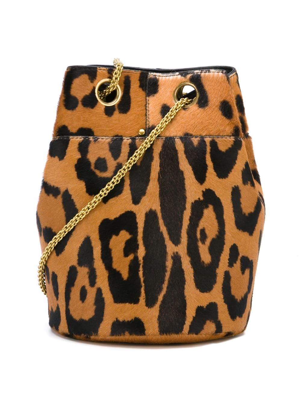 No olvides tu arm candy / ¡Y no estamos hablando de tu pareja! Uno de los accesorios predilectos de toda mujer prevenida es un bolso. Si bien muchas prefieren llevar backpacks, un crossbody nunca estará de más. Recuerda que este es el momento para estrenar tus adquisiciones más atrevidas y el animal print hace mucho sentido. (En pelo de becerro, Jérôme Dreyfuss, $1,010; Barney’s New York