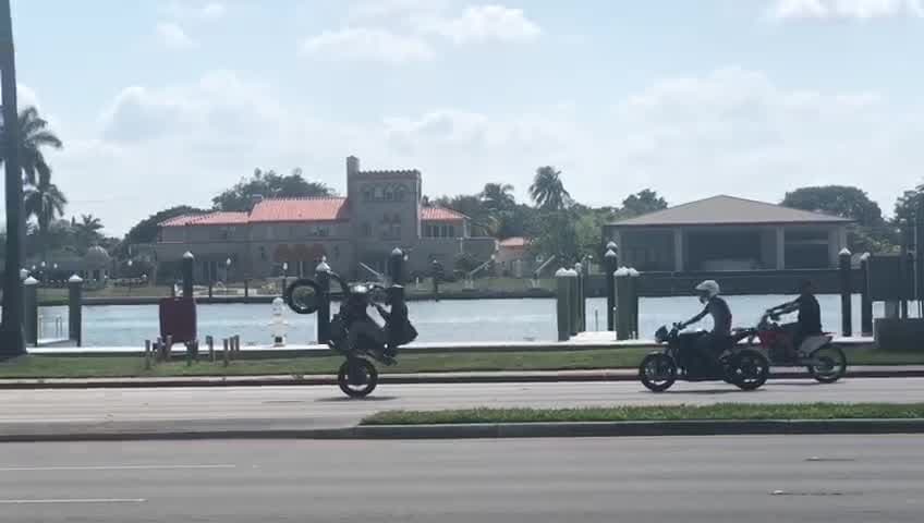 Al menos 200 motorizados expulsados y más de 100 personas arrestadas en Miami Beach durante el fin de semana de Memorial Day