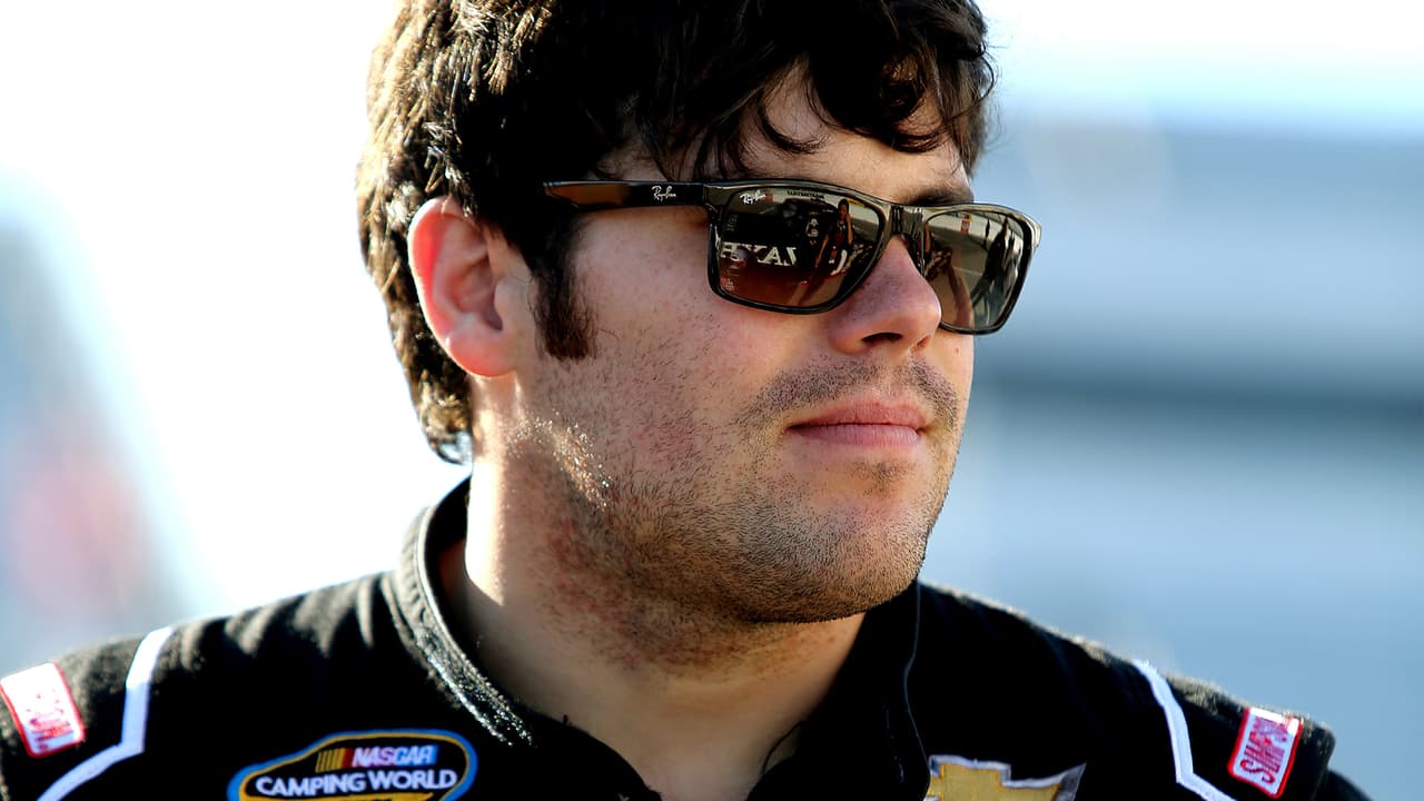 Expiloto de NASCAR muere a tiros después de atacar con un hacha en casa de su exesposa, según la policía