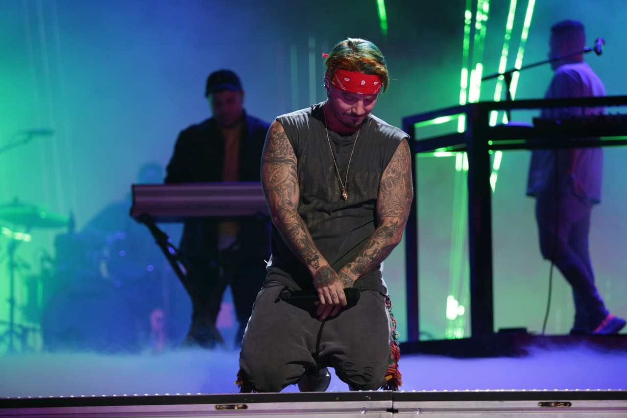 Entonces no te pierdas 
<b>Premio Lo Nuestro</b> por 
<b>Univision a las 7 PM / 6 C.</b>