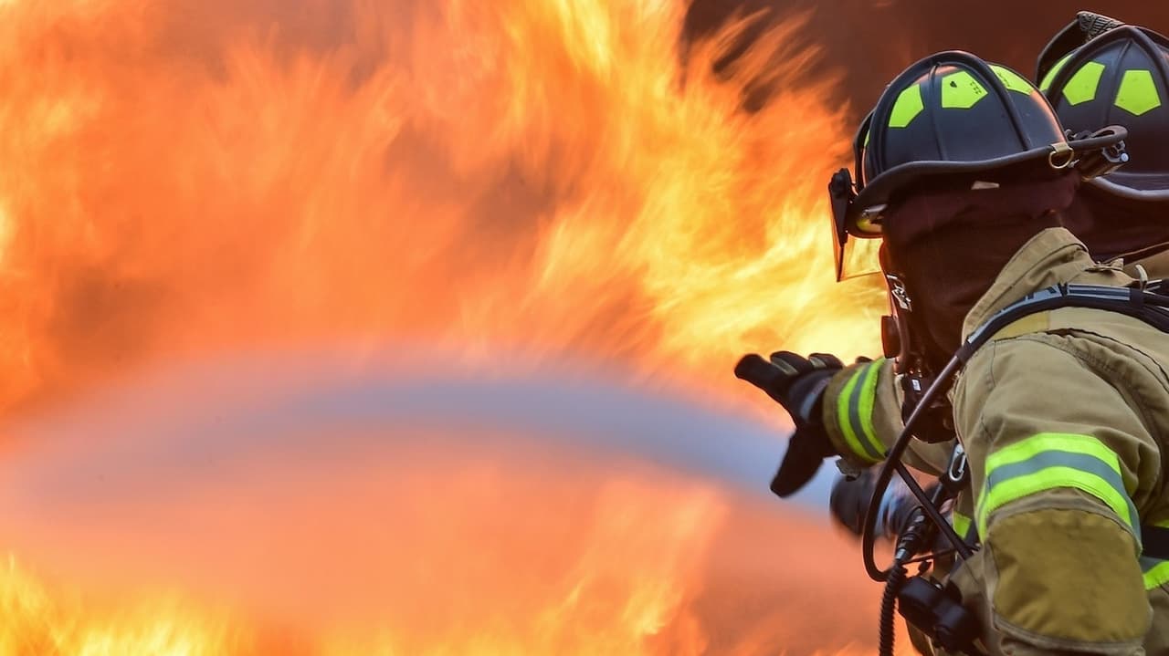 Mueren el padre y los cuatro niños en un incendio en condominio en Phoenix