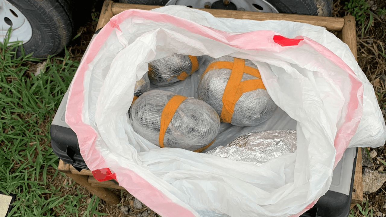 En la sustancia controlada, también hubo presencia de fentanilo, según exámenes que hizo la oficina del sheriff del condado. La metanfetamina tenía un 87% de pureza.