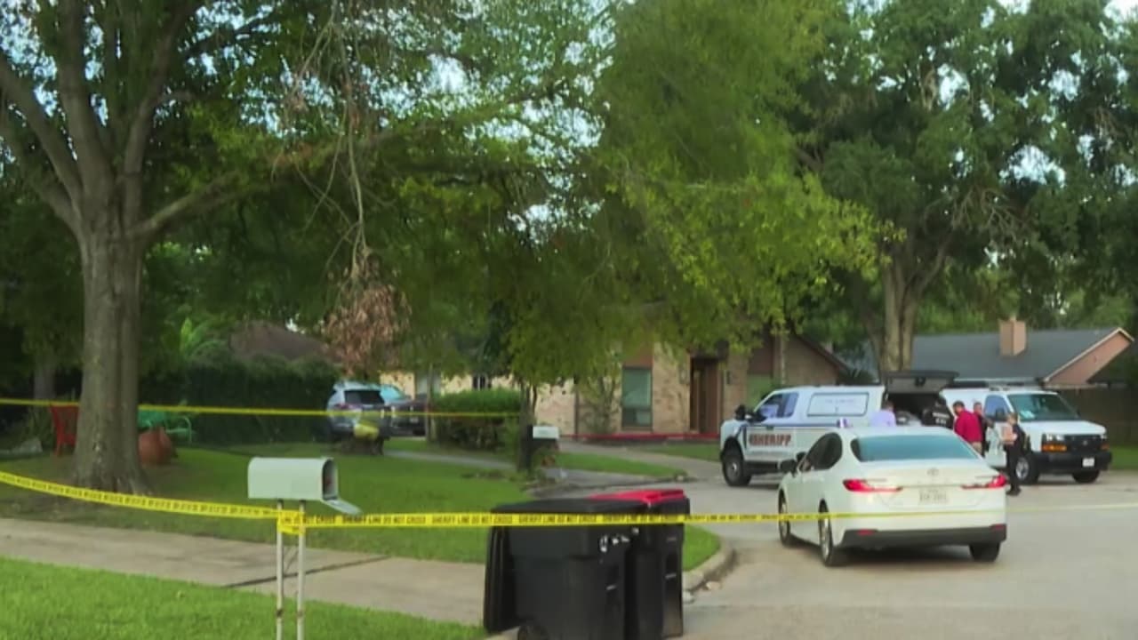 Dos adultos mayores son hallados muertos en su casa en Cypress: hijo dice que escuchó disparos