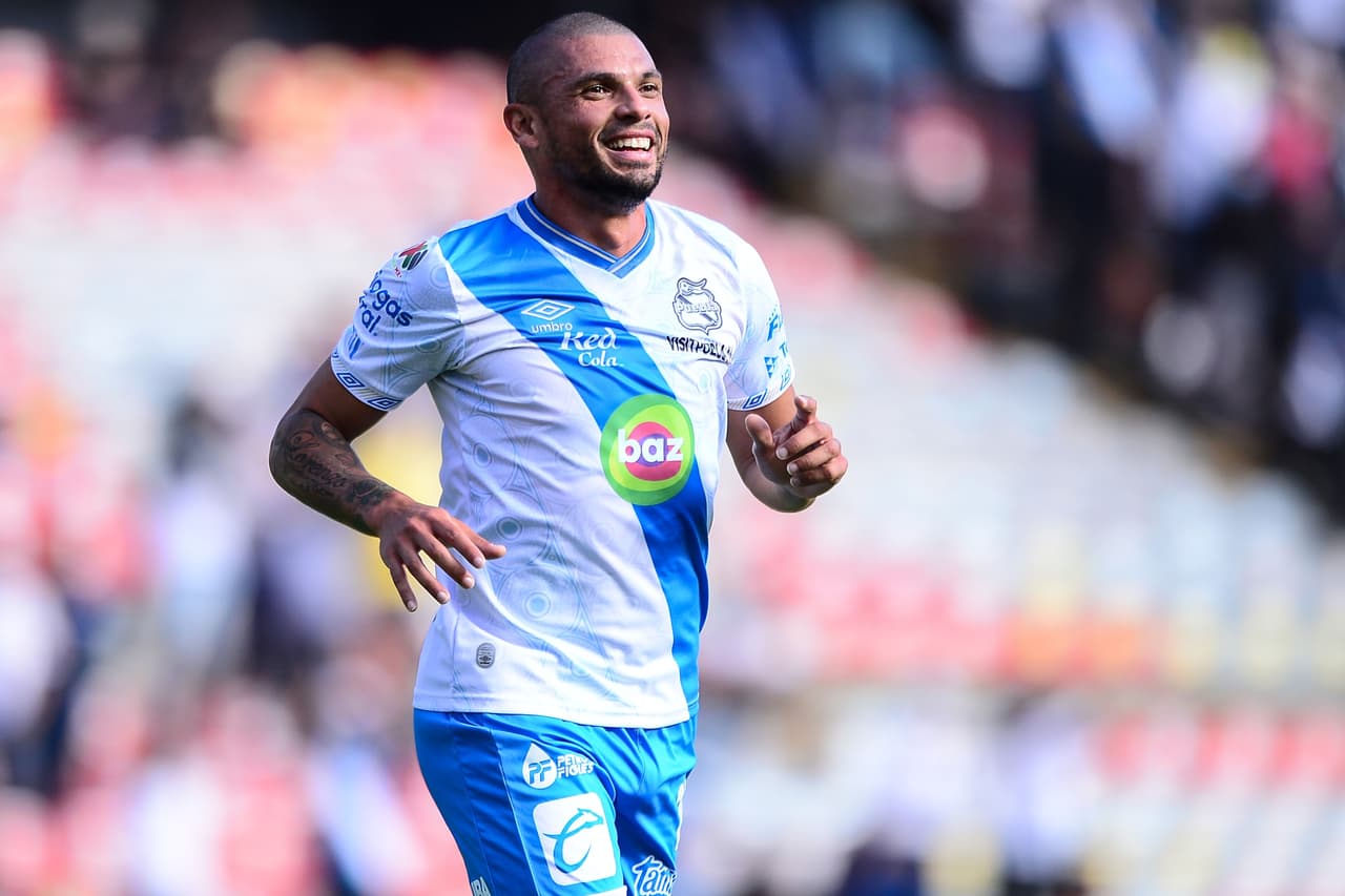 El defensa argentino salió de Puebla para ir al Necaxa.