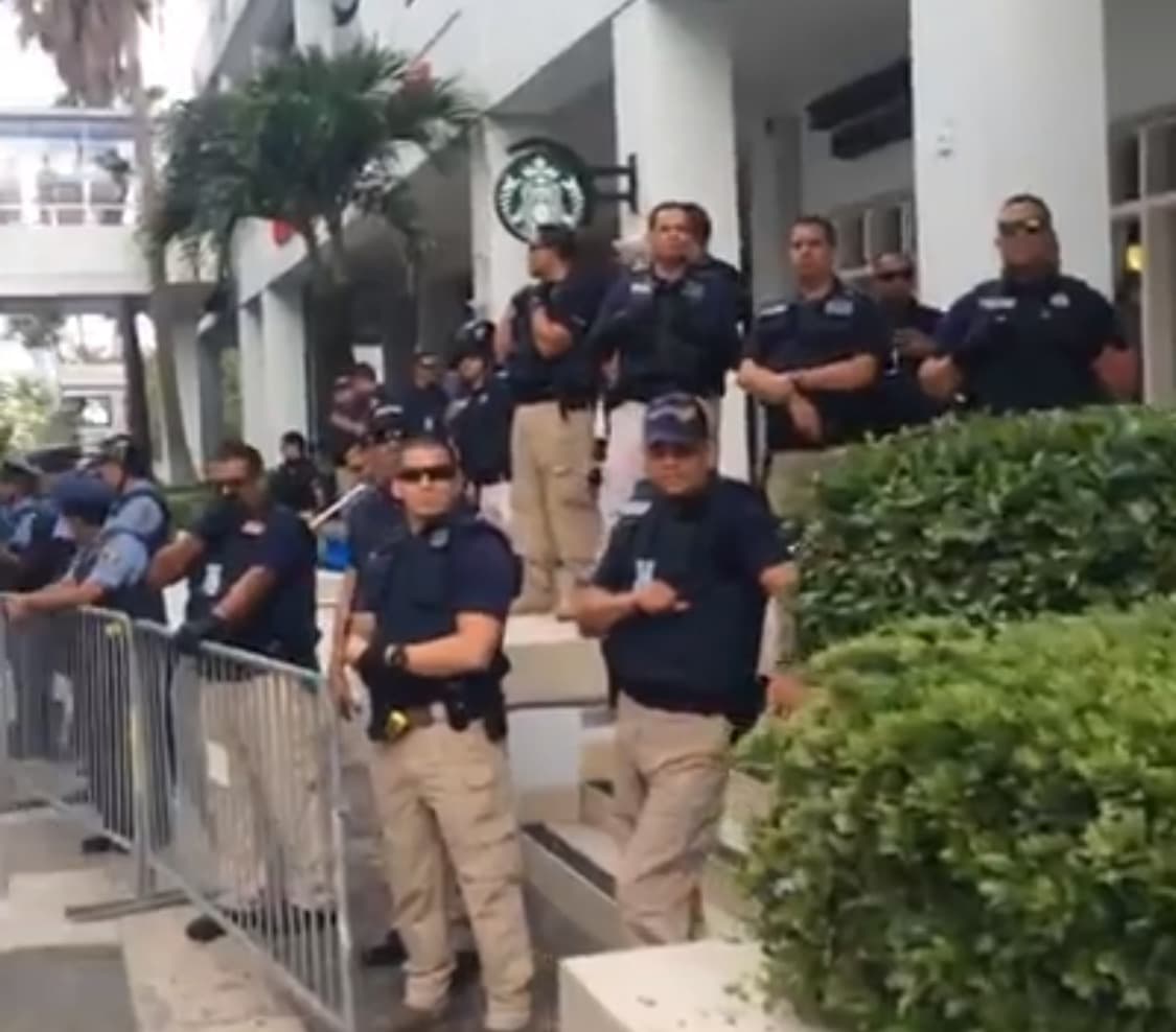 Manifestación contra foro sobre Promesa. Desde temprano intentan detener la 1era Conferencia de Promesa pautada para el miércoles 31 de agoto en el The Condado Plaza Hilton Hotel.
<br>