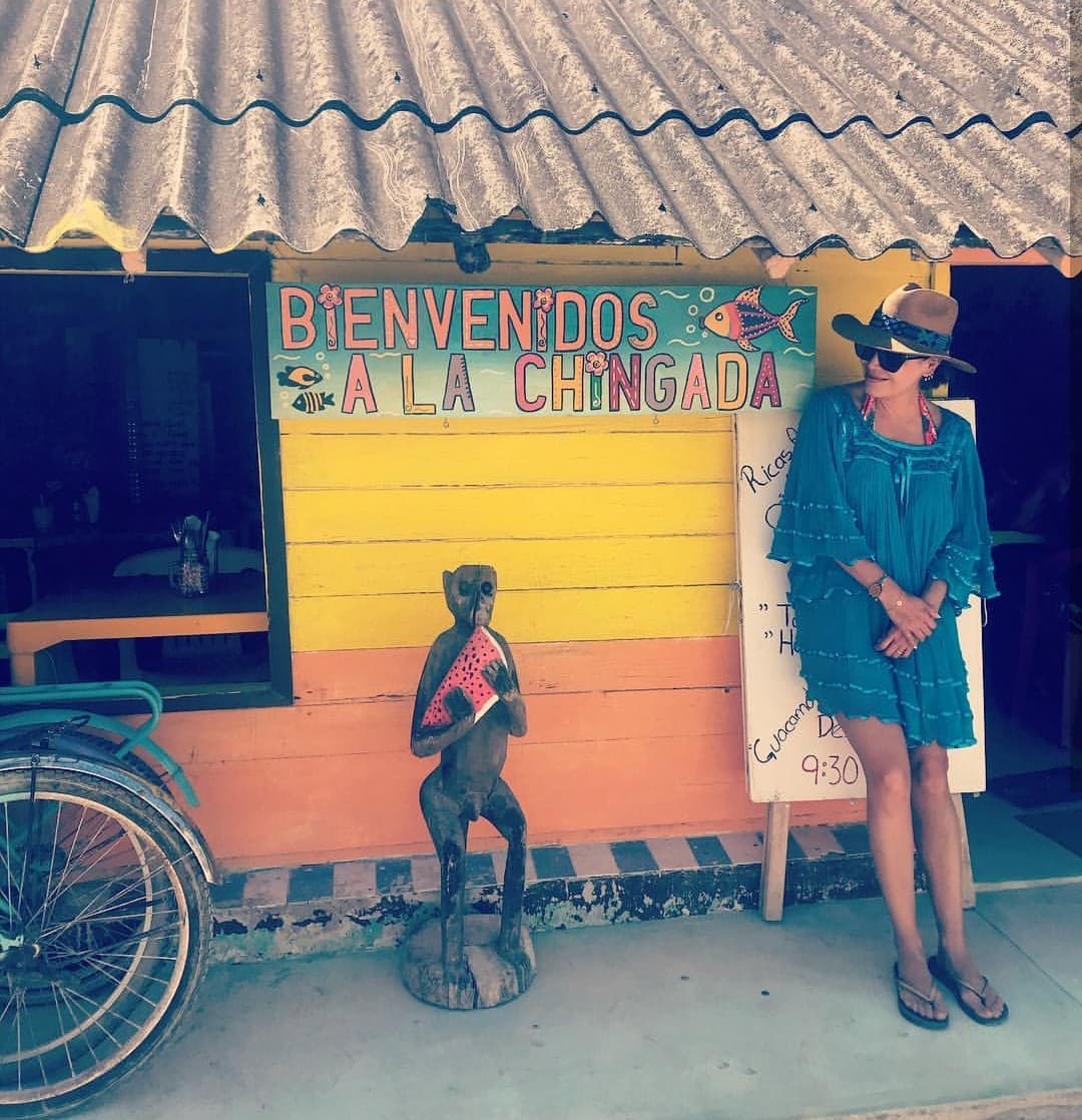 En redes sociales cuenta con más de 1.3 millones de admiradores que siguen sus proyectos y los divertidos momentos con su familia. Aquí la vemos disfrutando de las paradisíacas playas mexicanas.