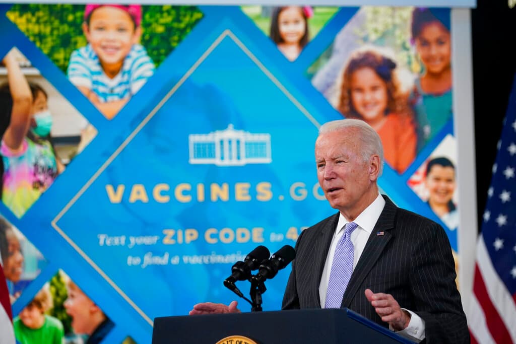 El presidente Joe Biden habla sobre la vacuna covid-19 recientemente aprobada para niños de 5 a 11 años en el Auditorio de South Court en el complejo de la Casa Blanca en Washington, el miércoles 3 de noviembre de 2021.