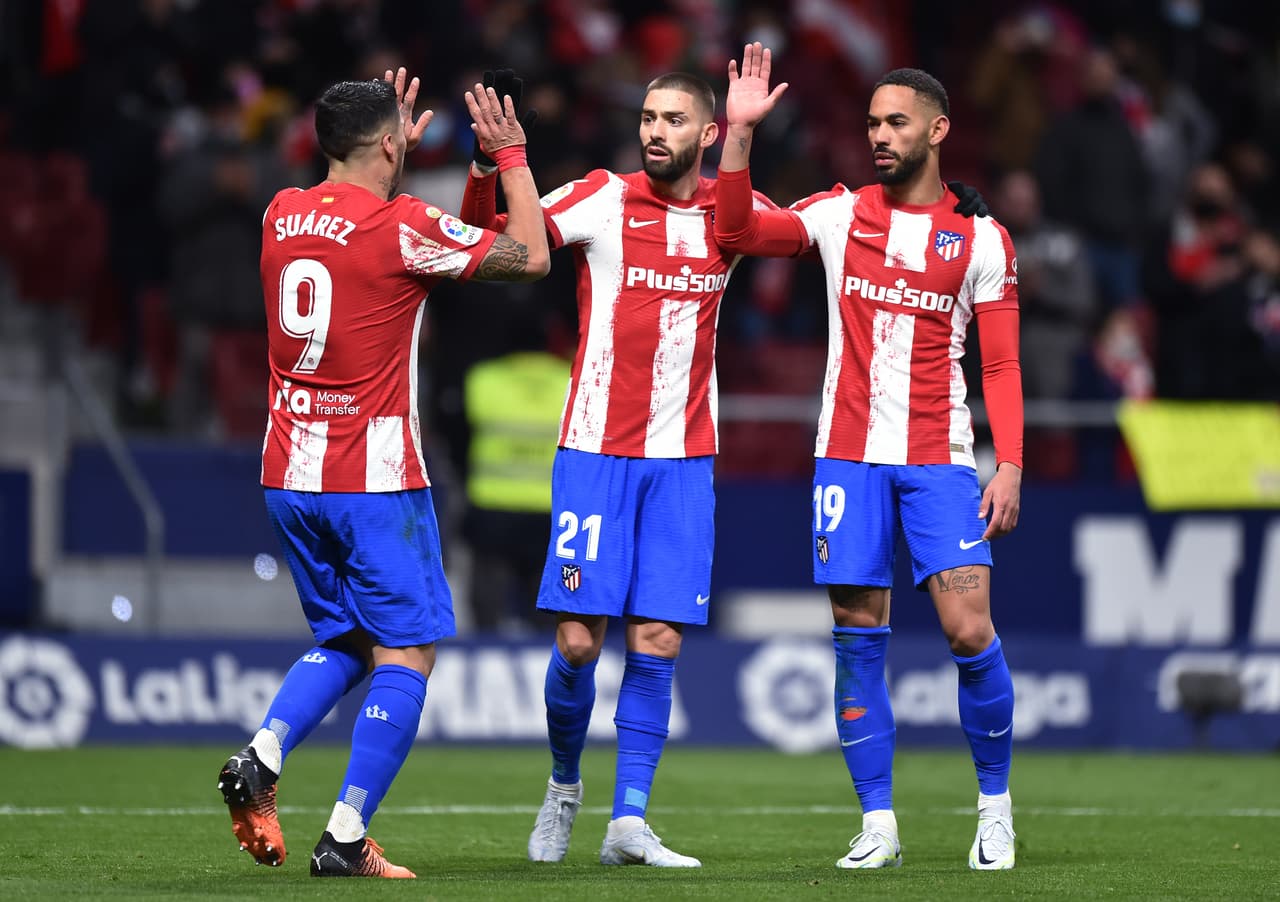 El Atlético de Madrid goleó al Alavés con sendos dobletes de Joao Félix y Luis Suárez.