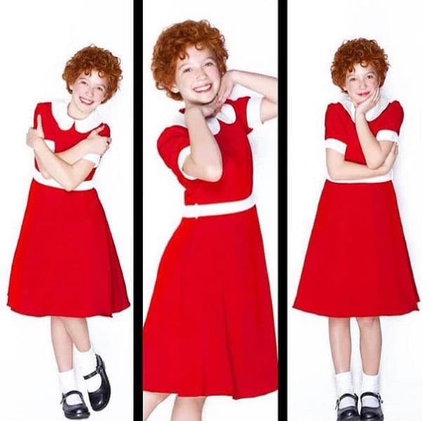 Por otro lado, Mía ya tuvo su primer protagónico en teatro musical, llevó el rol principal en "Anita la huerfanita".