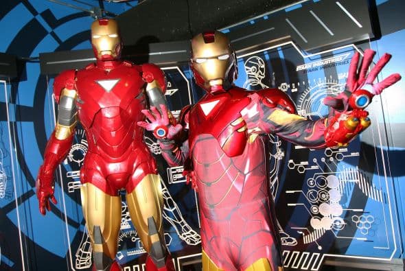 $10 millones- Tendrías que pagar $10 millones por un traje exoesquelético hecho de una aleación de oro y titanio igual que el que porta Iron Man. Este traje proporciona protección contra balas, misiles, el impacto de la fuerza de gravedad y le da una fuerza superior a este superhéroe.