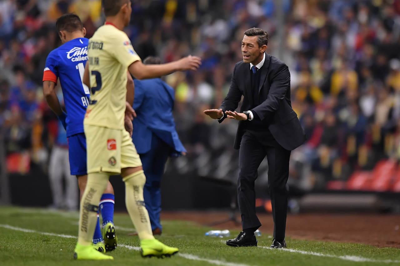 Caixinha buscó manejar los ánimos de sus jugadores para que mantuvieran la intensidad pero que no cayeran bajo nerviosismo.