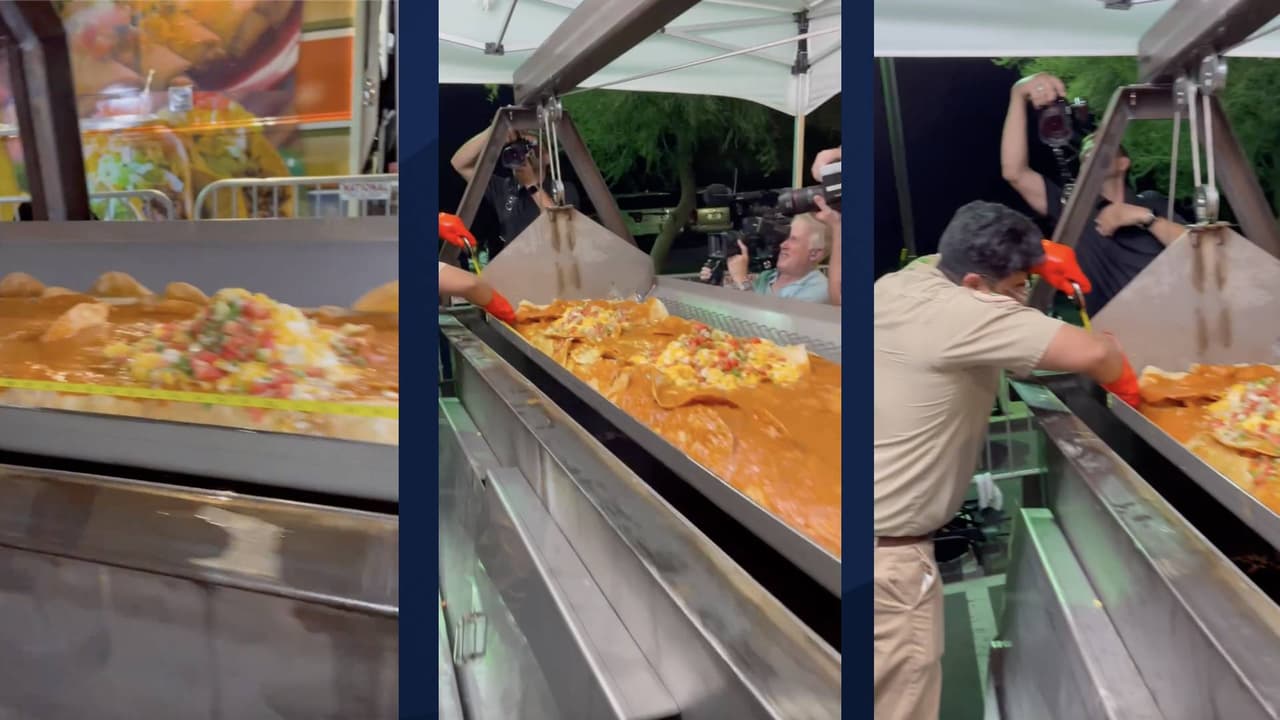 Según el restaurante, la chimichanga medía
<b>25 pies y 7 pulgadas de largo</b>, 20 pulgadas de ancho y
<b>pesaba aproximadamente 1,200 libras.</b>