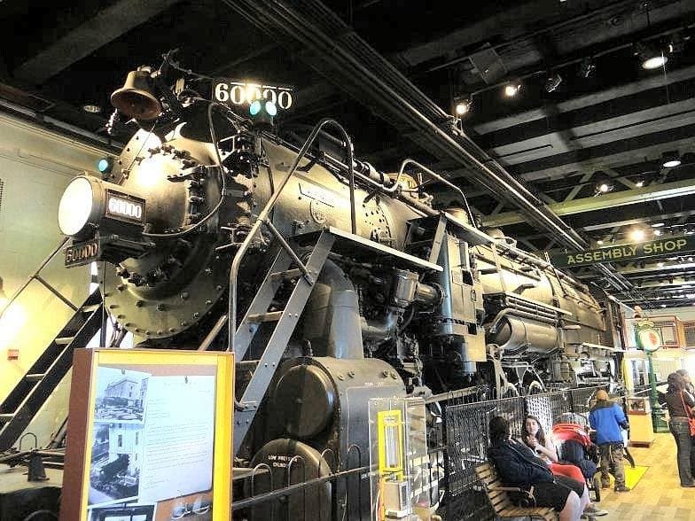 <b><a href="https://www.fi.edu/">The Franklin Institute (Filadelfia)</a></b>. Fundado en honor al primer científico de Estados Unidos, Benjamín Franklin, el Instituto Franklin es uno de los centros de educación científica más antiguos y de primer nivel de Estados Unidos. El museo es conocido por exhibiciones de gran éxito, un grupo de exhibiciones interactivas en curso y experiencias teatrales únicas.
<br>
<br>
<b><a href="https://goo.gl/maps/7TgmKVMnF579CME27">Cómo llegar</a></b>