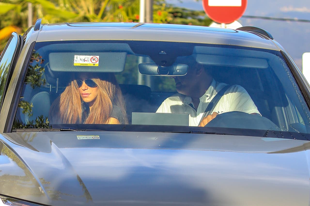 De acuerdo con People en Español y Europa Press, la artista se ha refugiado en su hermano en medio de la tormentosa separación que lleva con Piqué.
<br>