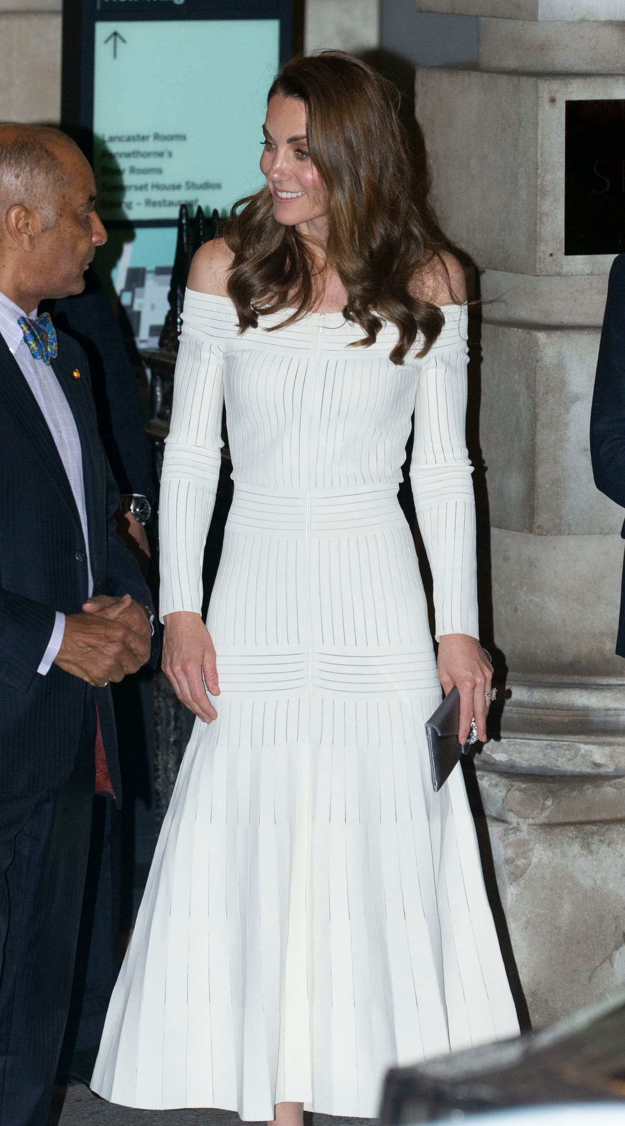 Sin embargo, de acuerdo con 
<b><a href="https://www.mirror.co.uk/news/uk-news/kate-middleton-mocked-awkward-wardrobe-16511023" target="_blank">Mirror, </a></b>algunos pensaron que había cometido un error al momento de portar el vestido.