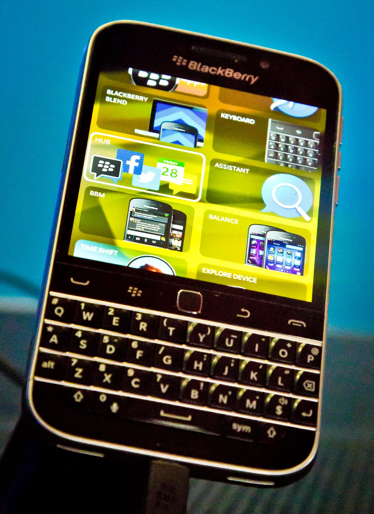 <b>El BlackBerry.</b> Aunque continúa desarrollando productos competitivos, los dispositivos inteligentes con teclado integrado y un sistema propio de mensajería instantánea que esta tecnológica canadiense lanzó en la primera década del siglo XX, llegaron a liderar el mercado global de los teléfonos celulares. Pero luego de la expansión de los iPhones de Apple y los celulares Samsung en el gusto del público, los Blackberry prácticamente desaparecieron.