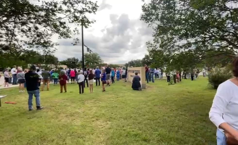 Más de 200 personas estuvieron manifestándose en las afueras del adyuntamiento de San Marcos.