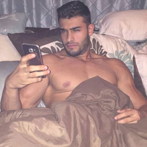 Sam es el claro ejemplo del sueño americano cumplido, pues no sólo tiene un gran trabajo, ahora es novio de una de las cantantes pop más reconocidas a nivel mundial.