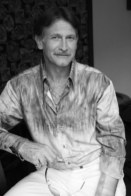 El 24 de abril del 2007 el actor venezolano 
<b>Yanis Chimaras fue asesinado de manera trágica</b> al intentar convertirse en héroe.