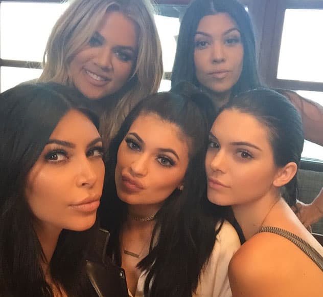 El historial de relaciones de las 
<b>Kardashian Jenner</b> se volvió más complejo.