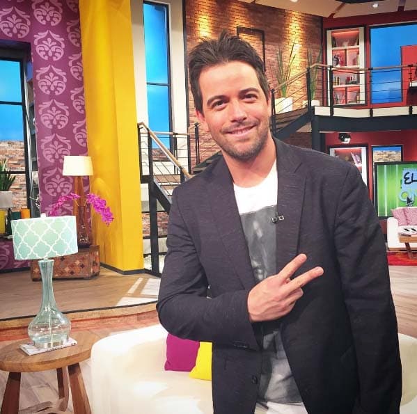 El guapísimo Mane de la Parra pasó a visitarnos.